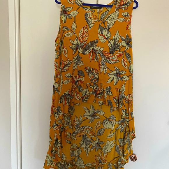 Sleeve-less high-low top. - Picture 1 of 5